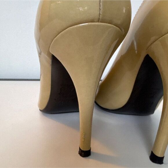 Stuart Weitzman Patent Leather Beige Pointed Toe Pumps Size 6 1/2 M - Picture 4 of 9